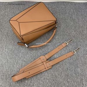 Designer 2024 Loeew tas hoge puzzelzakken nieuwe kwaliteit mini echt lederen kussen enkele schouder crossbody mode trend geometrie handheld klein