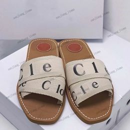 Designer 2024 New Slippers Sliders Slides Sandles Woody Mule Le Mison's O Signature orne la semelle intérieure Slip-On Femme Femme Platform Tolevas Clog Heges Espadrilles