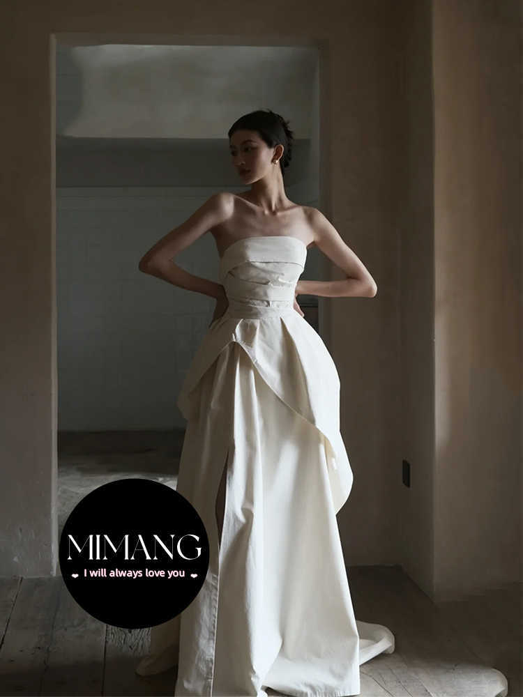 デザイナー2024新しいストラップレスの花嫁ライトウェディングドレスミディアム厚のタフタサテンウェディングシンプルドレスアウトドアシリーズ