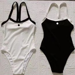 Designer 22s Maillots de bain pour femmes tricotés une pièce maillots de bain sexy noir et blanc deux tons vêtements de plage costume de luxe bikini c lettre point de diamant