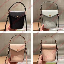 Diseñador 2GSS Mini Bucket Bag Women Bolsos de teléfono móvil Tote Tote de alta calidad Crossbody Crossbody Flip Flip Hasp Hobo Pursos Ladies Messenger Satchels