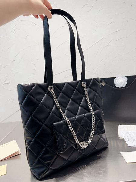 Diseñador 33 Bolsa Canal Moda Empalme Cadena Mujer Bolso de lujo Recién lanzado Half Moon Hobo Bolsa de axila 10A Calidad superior Cuero suave Hombro Bolsos de diseñador