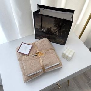 Diseñador Un conjunto Toalla de algodón puro C Diseñadores de lujo Toalla de cara y toalla de baño Lavado suave Baño Hogar Absorbente Hombres Mujeres Toallitas D2111038Z Personalización Moda