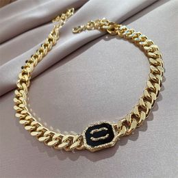 Diseñador AA Cabecilla Collar colgante para mujer Regalo de boda NUEVA Spring Pearl Love Long Chain Long Sense Jewelry Allane