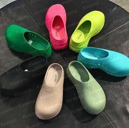 Diseñador Adifom Stan Smith Mule Sandals Sandalias de playa Mujeres Sluys Slidas de moda al aire libre Slip en mulas de goma impermeables