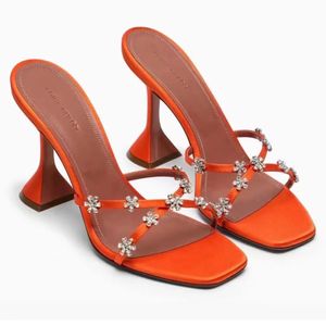 Diseñador Amina Muaddi Sandalias Mules Zapatos Mujer Tacones Vestido Zapato Mujer Real Seda Cristal Adornado Correa Zapatillas Rhinestone Carrete Tacón Tamaño de lujo 36-42