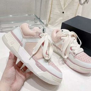 Designer Amirir Shoes Nouveau homme pour femmes MA1 Chaussures décontractées Sneakers de mode de haute qualité MA2 Cuir fait supérieur avec un œillette de respiration cinq étoiles avec boîte d'origine 555