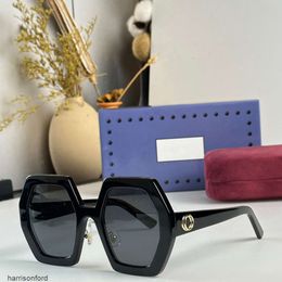 Designer et lunettes de soleil hommes pour femmes modèles de mode spécial UV 400 Protection Double poutre Cadre de conception extérieure de conception en alliage