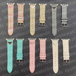 Designer Apple Watch Band Horlogeband voor Apple Watch-serie 8 3 4 5 6 7 ultra iwatch-banden 38 mm 42 mm 44 mm 49 mm Luxe geweven patroon Metalen driehoek P ap-banden Slimme bandjes