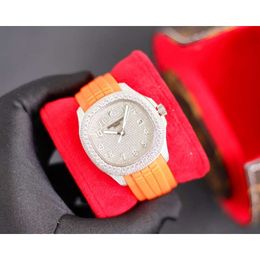 Diseñador Aquanaut Reloj Full Diamonds MenWatch 5A Relojes de movimiento magnífico de alta calidad Bust Down Uhr Correa de caucho naranja Fecha Montre 5167 Relojes con caja de reloj JRQR