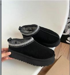 Designer AUSG Platform vrouw winterlaarsontwerper Ankle Snow Boots Tazz Shoes Chestnut Black Warm Fur Slippers Indoor Booties Jneng