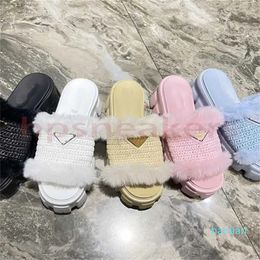 Sandalias mullidas y versátiles de piel esponjosa para mujer, pantuflas peludas de felpa de lana cálidas y cómodas, de diseñador, para otoño e invierno