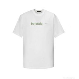 Diseñador B Familia 23 Nuevo estilo de correo electrónico Fondo blanco Impresión verde Algodón puro Cuello acanalado Casual suelta para hombres y mujeres La misma camiseta JC97
