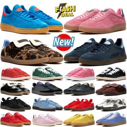 Avec une boîte de concepteur Handball Spezial Men femmes chaussures décontractées Snekers Navy Aluminium Core Scarlet Gum Clear Pink Arctic Night Light Black Jaune