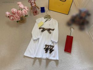 Designer baby herfst kleding meisje jurk lange mouw ronde nek jas maat 100-150 cm letter bedrukte boog decoratie kind rok aug10
