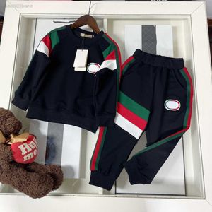 Designer Baby Autumn sets Kids Tracksuits Taille 100-150 cm 2pcs Patchwork multi-couleurs Design Round Neck Pull and pantal
