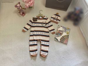 Ontwerper Baby Bodysuit Fashion Kids Jumpsuits Maat 59-90 cm 2pcs Kleurrijke streepontwerp Rompers en warme hoeden 28 juli 28