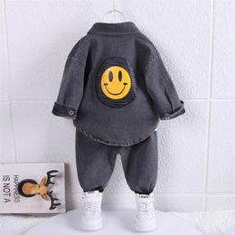 Designer de roupas de bebê menino lapela smiley jaquetas jeans camisas calças 3 peças conjunto de roupas infantis crianças bebes agasalho jogging 300 anos