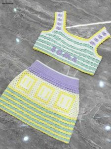 Ontwerper Babykleding Fashion Girl Tracksuits Girl Dress Suits Maat 100-160 cm 2 stks Camisole en kleurrijke gestreepte gebreide rok juni23