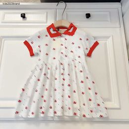 Ontwerper Babykleding Kinderkleding Kleed Hartvormige uitgeholde reversmeisjes Jurk maat 100-160 cm Hoogwaardige ster gedrukt overal over rok Mar08