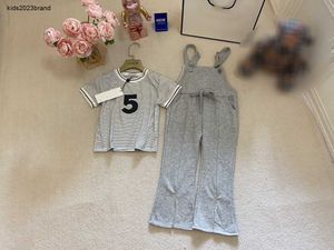 Designer Baby Clothes Kids Tracks Tracks Fille Robe Taille 100-150 cm 2pcs T-shirt à rayures numériques et pantalon de sangle de fusée luxueux juin 23