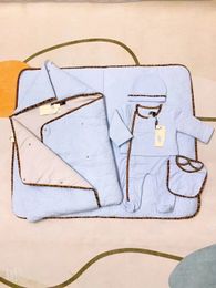 Ontwerper Baby onesie, Bib Burp Kledingset Baby Panty's Luxe Jumpsuit Katoenen Jumpsuit Jongens en Meisjes Jumpsuit Baby Quilt 5PCS R42