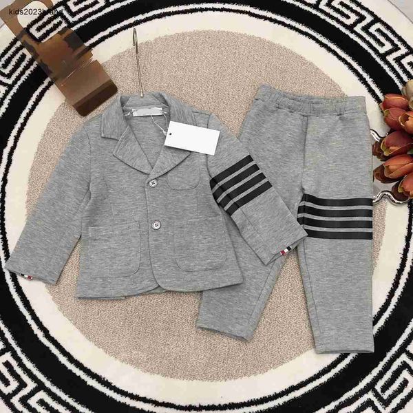 Designer Baby Survêtements Décoration à rayures noires Robe formelle pour enfants Taille 100-150 CM 2pcs Veste et pantalon à col en V à grand revers Sep15