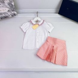 Designer Baby Tracksuits Robes Girls Robes Taille 100-160 cm 2pcs Fleur Shirt Broidered About and Letter Jupe imprimée août 10