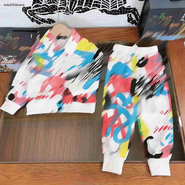 Diseñador bebé Chándales NIÑOS otoño CHAQUETA CONJUNTO Tamaño 110-160 CM 2 piezas Chaqueta con solapa con botones y pantalones con estampado de graffiti Aug30