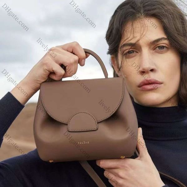 Bolso de diseñador 10a Cyme Tote Diseño alado Cubo Elegancia francesa Opciones de transporte duales Bolsos de diseñador de cuero genuino Compras de gran tamaño Bolsos cruzados tipo hobo suaves