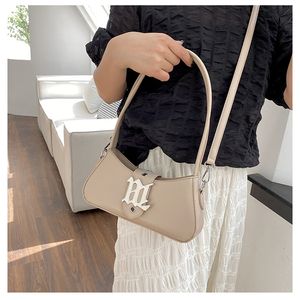 Sac de designer 2024 chaud Petit sac pour femme minimaliste français à la mode et à la mode sac à bandoulière unique super chaud, couleur unie polyvalent crossbody sous les bras