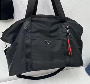 Designer Tag Business Waterdichte Big Travel Bag Heren enorme plunje grote capaciteit Triangle Mark Nylon beschikbaar voor mannen Women Fashion Trend Nieuwe lancering 63x38x23cm
