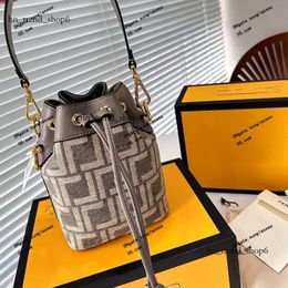 Bolsas Ffendi Bolsa de diseño Classic Classic Caltay Luxury Shoulder Bag Women Bag Bagbody Bolse Retro Backet 623