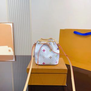 Designer Bag Classic Vintage Atmospheric Bucket Bag Fashion Personality commuter Crossbody bag