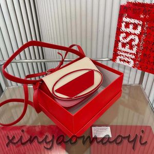 Designer bag Fashion Strap Sac à main Plaid Sac à main Dames Sac à dîner de luxe une variété de modèles de matériaux V104208 Décoration rouge