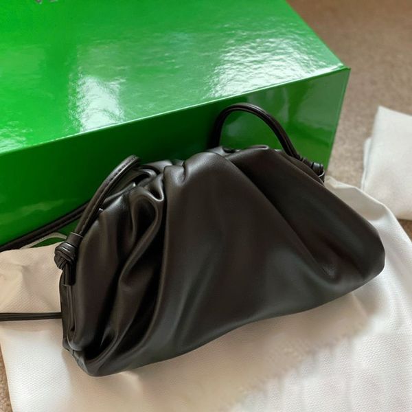 Moda de bolsas de diseño The Pouch Shoulder Bolsas de piel de becerro suave Damas Granetas grandes de cuero genuino Famosa Mujeres Actualización de bolso de nube de alta calidad
