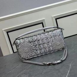 Bolso de bolsas de diseñador Bolsas de noche de exhibición de bolso mini loce bolso bordado con decoración inspirada en la bolsa de perlas de perlas decoración de lentejuelas de plata