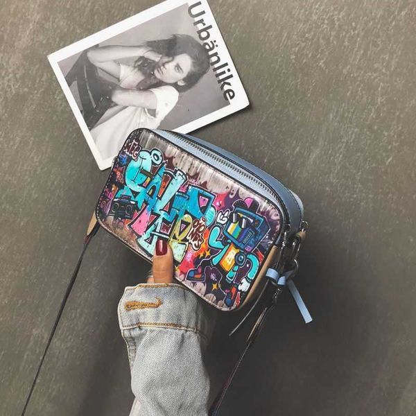 Bolsa de diseñador Graffiti Cool Small Square Bag 2021 Nuevo Instagram Super Hot Versátil Coraña de hombro ancho Single Crossbody Bounce