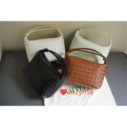 Designertas Handtas Bvs Tas Dinertas 2023 Tote Geweven Geknoopte Echte Schapenvacht Met Logo Cosmetische Zakken y Koeienhuid Geweven Schoudertas Lunchbox Enkele Schouder Zdow