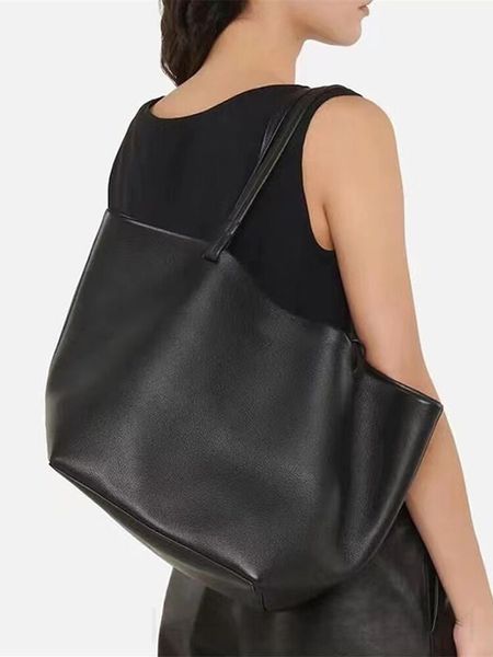 Sac de designer sac à main de haute qualité pour hommes la rangée de luxe noir marron gris sac fourre-tout tendance simple en cuir petit portefeuille sacs à main pour femmes taille moyenne 2024 xb146 C4