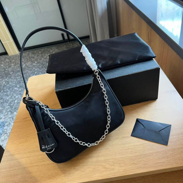 Sac de designer Hobo Sacs à bandoulière Sacs à main de luxe Nylon Vente Sac à main Femmes Chaîne de haute qualité Mode Sac sous les bras Design Marque Sacs à main avec boîte