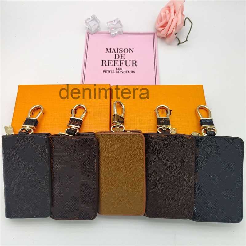 Bolso de diseñador Llaveros Llaveros de coche Titular de llaves Llaveros Negro A cuadros Flor marrón PU Colgante de cuero Llaveros Encanto para hombres Mujeres Bolsas de moda Accesorios de joyería T14V