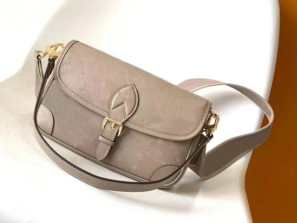 Bolso de diseñador Luxerys Tote Bag Letter Crossbody Bag Moda Mujer Bolso de cuero Estilo clásico Modas simples Bolsos para mujer Flequillo Corss Body