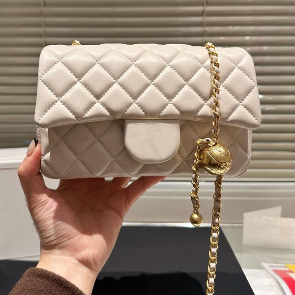 Bolso de diseñador Bolso de lujo Bolso para mujer Mini bolso de hombro clásico Bolso cruzado Enrejado de diamantes Pequeña bola dorada Bolso con tapa Cartera versátil de moda Bolso de mano