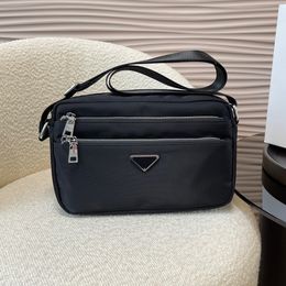 Sac de créateur Sacs à bandoulière de luxe pour hommes Sac à bandoulière classique pour vendeur Italien Brand New Portefeuille sous les bras Sac à bandoulière en nylon de haute qualité