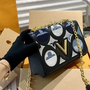 Designer tas luxe schoudertas populaire twist -tassen lederen kleine vierkante ontwerpers tas lange ketting v -vormige gesp eenvoudige mode erg mooi