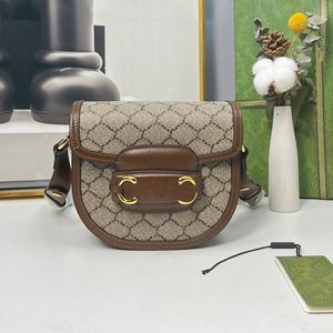 Designer tas heren en dames klassieke lederen crossbody tas mini draagbare draagtas stijlvolle retro schoudertas gespeld 760191