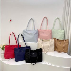 Sac de créateur PRA Sac fourre-tout Sac de luxe Sacs à main Mode Grande capacité Sac à main pour femme Toile Top Qualité multifonction Cadeau de Noël Couleur unie Lettre Style chaud