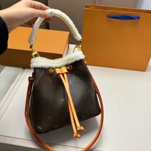 Sac de créateur, sac à bandoulière, sac à bandoulière, cachemire d'agneau, nouveau sac féminin de luxe, sac d'agneau automne / hiver