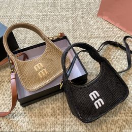 Bolsa de diseñador Summer miui Bolso de tejido de paja Moda Mujeres Bolso de hombro de cuero Ajustea Strap Bolso de oro Hardware de oro Bolso de compras casuales